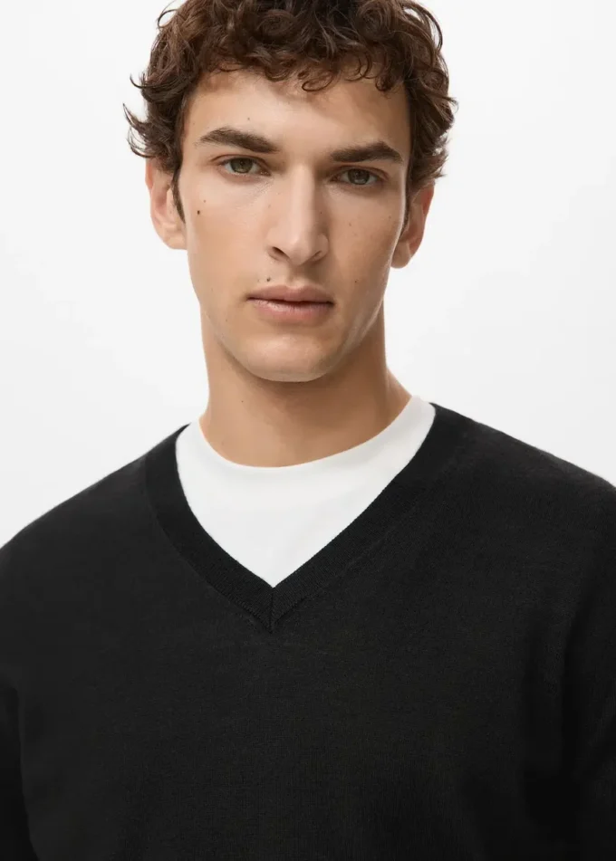 100 % Merinowolle Pullover mit V-Ausschnitt 100 % Merinowolle Pullover mit V-Ausschnitt