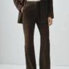 100 % Wildleder-Hose mit ausgestelltem Bein 100 % Wildleder-Hose mit ausgestelltem Bein