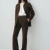 100 % Wildleder-Hose mit ausgestelltem Bein 100 % Wildleder-Hose mit ausgestelltem Bein
