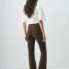 100 % Wildleder-Hose mit ausgestelltem Bein 100 % Wildleder-Hose mit ausgestelltem Bein