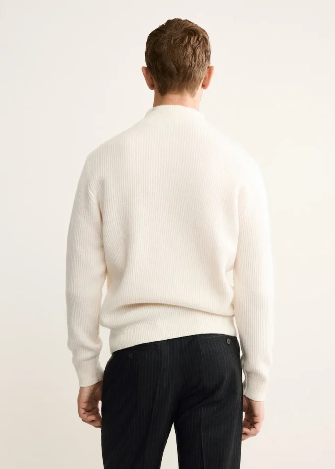 100 % Wollpullover mit Rollkragen 100 % Wollpullover mit Rollkragen