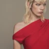 A-Linien-Kleid mit asymmetrischem Ausschnitt A-Linien-Kleid mit asymmetrischem Ausschnitt