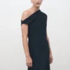A-Linien-Kleid mit asymmetrischem Ausschnitt A-Linien-Kleid mit asymmetrischem Ausschnitt
