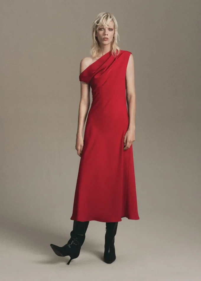 A-Linien-Kleid mit asymmetrischem Ausschnitt A-Linien-Kleid mit asymmetrischem Ausschnitt
