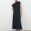 A-Linien-Kleid mit asymmetrischem Ausschnitt A-Linien-Kleid mit asymmetrischem Ausschnitt