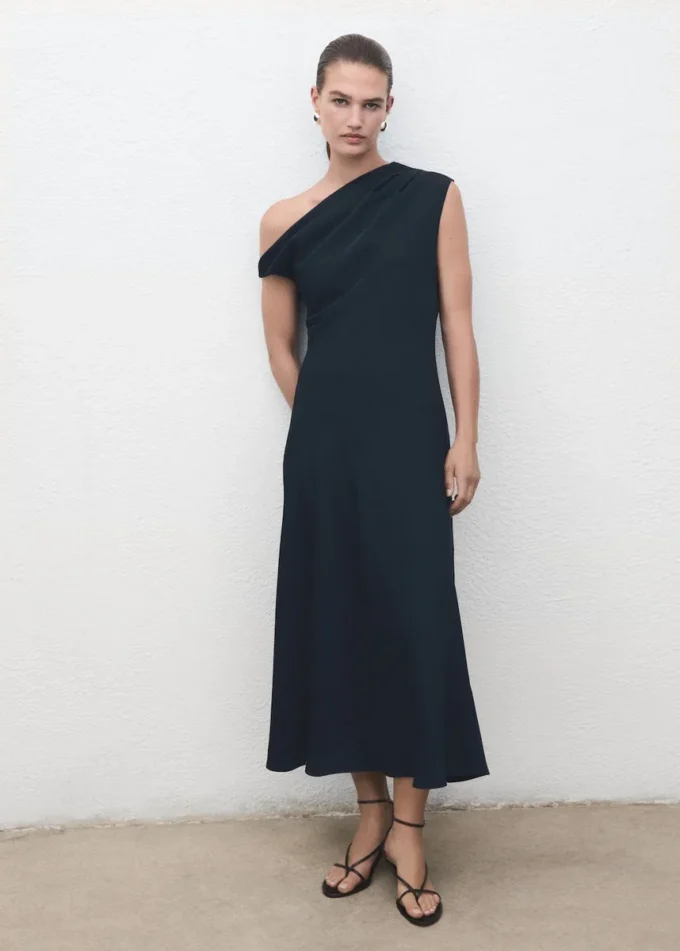 A-Linien-Kleid mit asymmetrischem Ausschnitt A-Linien-Kleid mit asymmetrischem Ausschnitt