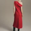 A-Linien-Kleid mit asymmetrischem Ausschnitt A-Linien-Kleid mit asymmetrischem Ausschnitt