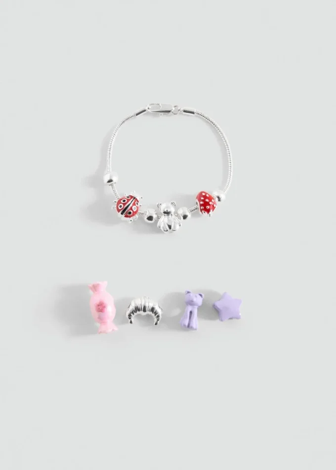 Armband mit verschiedenen Anhängern Armband mit verschiedenen Anhängern