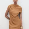 Asymmetrisch drapiertes Kleid Asymmetrisch drapiertes Kleid