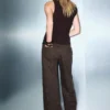 Asymmetrische Bluse mit metallischem Detail