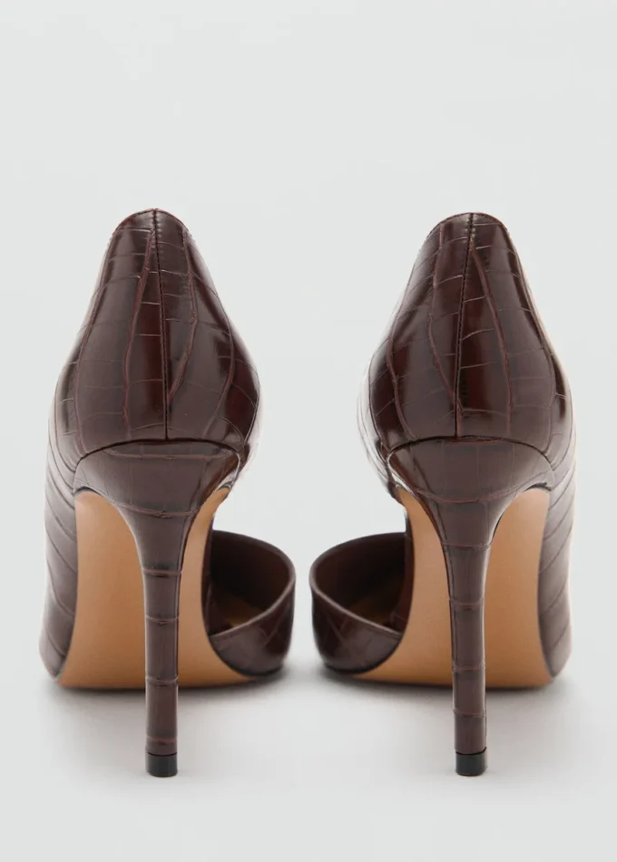 Asymmetrische Schuhe mit Absatz in Krokodillederoptik