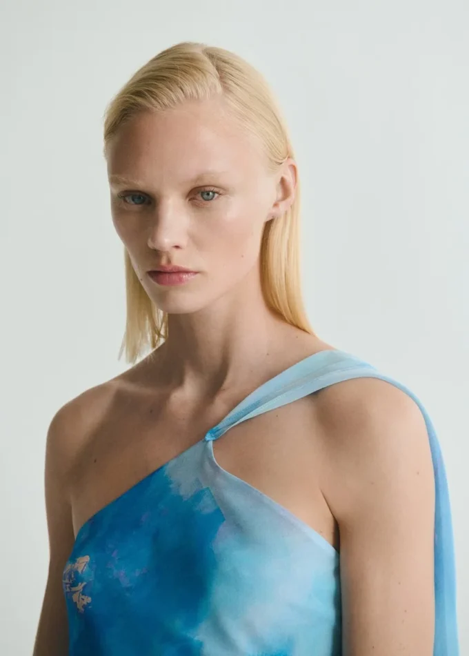 Asymmetrisches Blumenschal-Kleid Asymmetrisches Blumenschal-Kleid