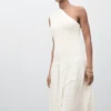 Asymmetrisches Kleid aus kombiniertem Strick Asymmetrisches Kleid aus kombiniertem Strick