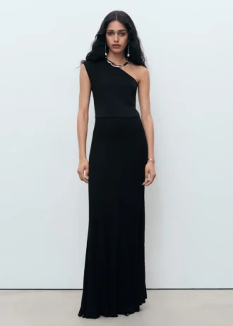 Asymmetrisches Kleid aus kombiniertem Strick
