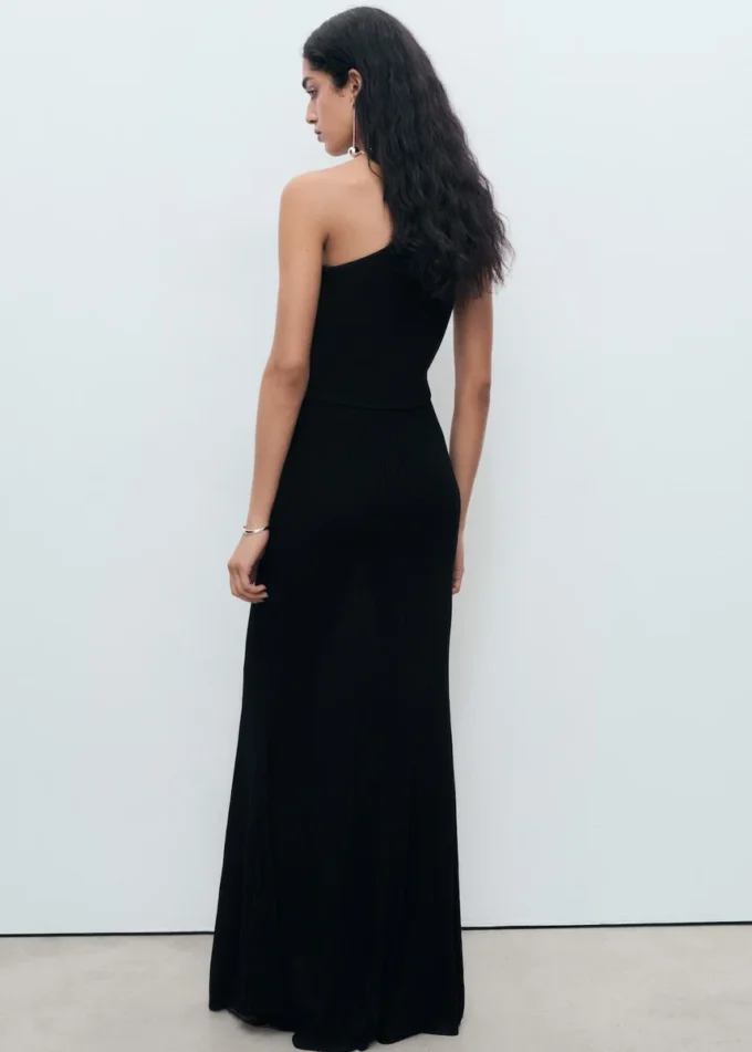 Asymmetrisches Kleid aus kombiniertem Strick