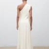 Asymmetrisches Kleid aus kombiniertem Strick Asymmetrisches Kleid aus kombiniertem Strick