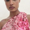 Asymmetrisches Kleid mit Animal-Print Asymmetrisches Kleid mit Animal-Print