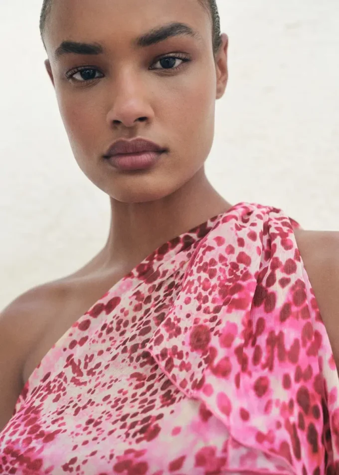 Asymmetrisches Kleid mit Animal-Print Asymmetrisches Kleid mit Animal-Print