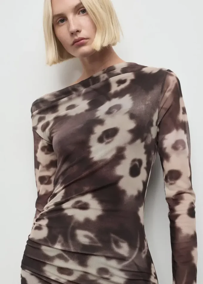 Asymmetrisches Kleid mit Blumenprint Asymmetrisches Kleid mit Blumenprint