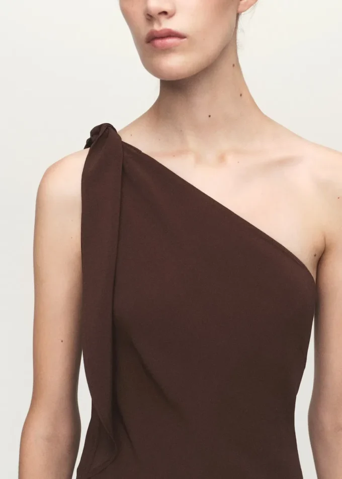 Asymmetrisches Kleid mit geknoteten Trägern