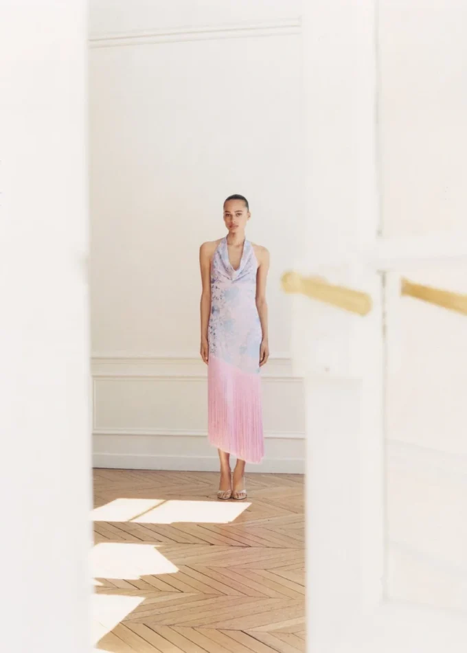 Asymmetrisches Kleid mit gestickten Fransen