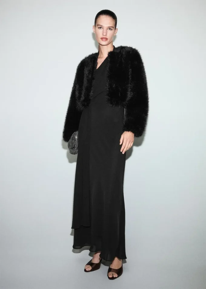 Asymmetrisches Kleid mit Schal