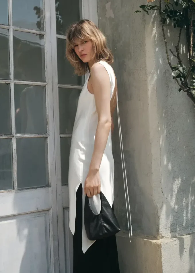 Asymmetrisches Oberteil aus Satin Asymmetrisches Oberteil aus Satin