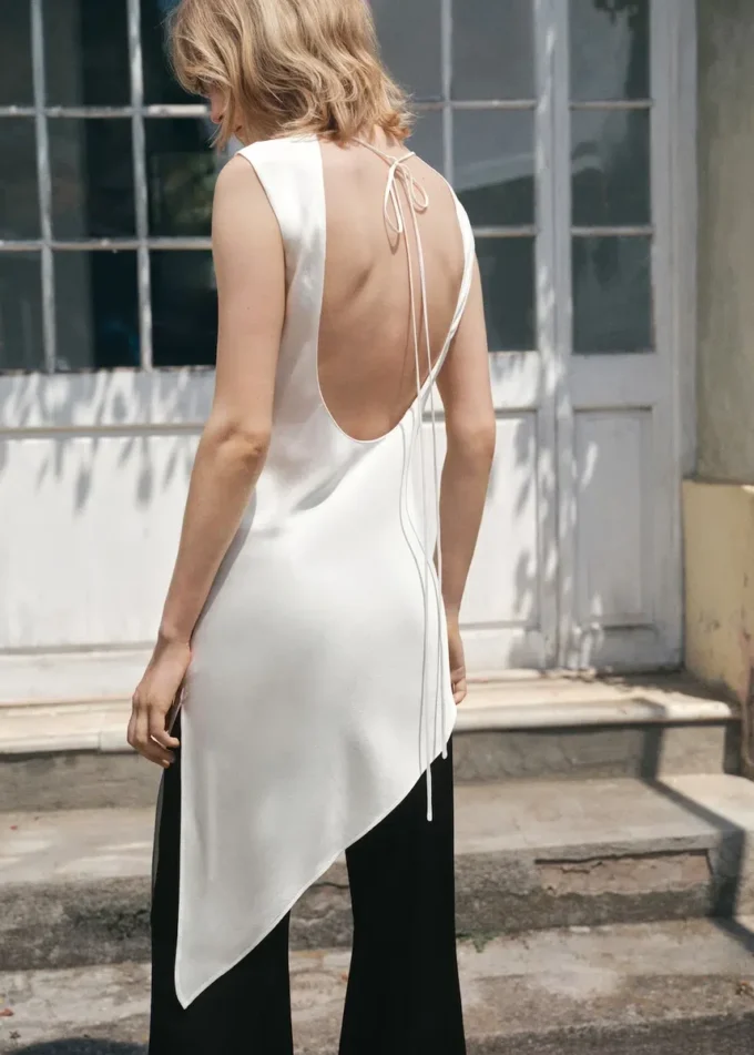 Asymmetrisches Oberteil aus Satin Asymmetrisches Oberteil aus Satin