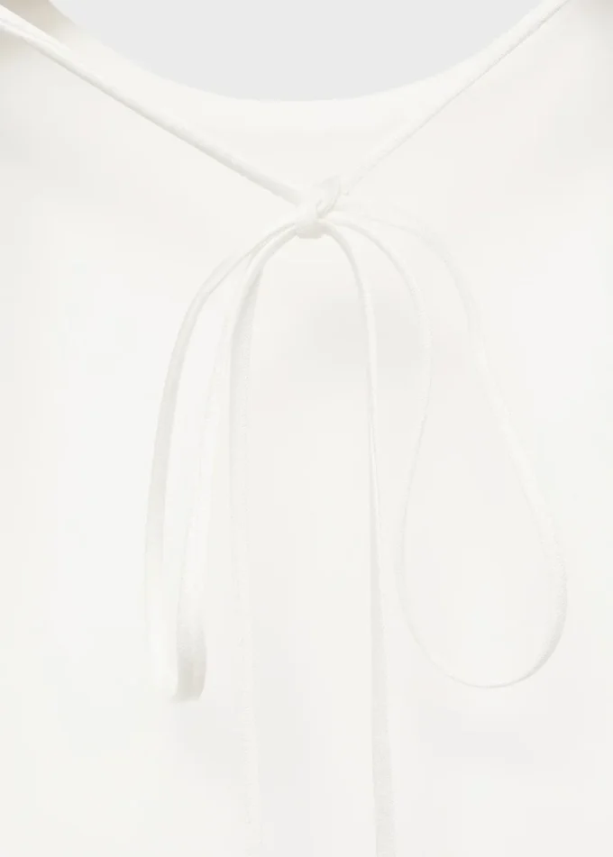Asymmetrisches Oberteil aus Satin Asymmetrisches Oberteil aus Satin