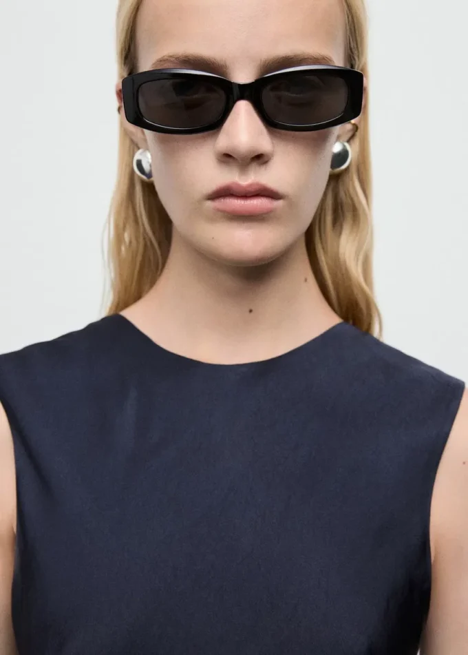 Asymmetrisches Oberteil aus Satin Asymmetrisches Oberteil aus Satin