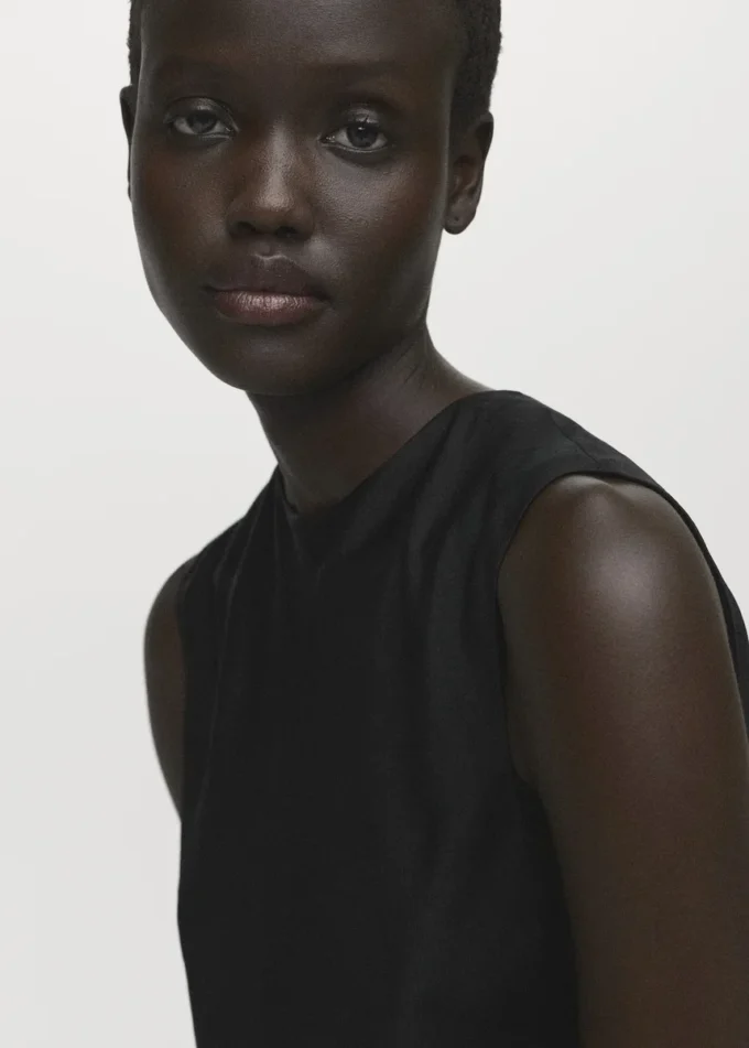 Asymmetrisches Oberteil aus Satin Asymmetrisches Oberteil aus Satin