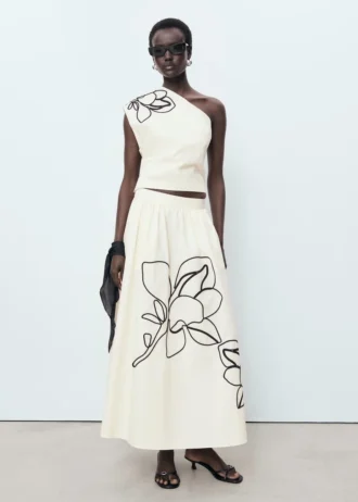Asymmetrisches Oberteil mit Blumenstickerei