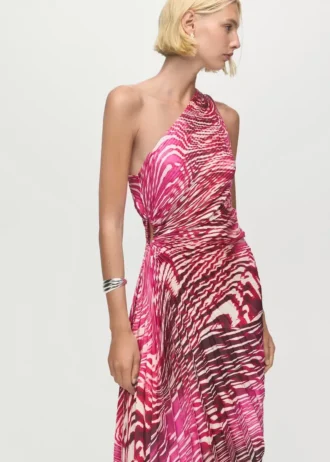 Asymmetrisches Plisseekleid mit Öffnung