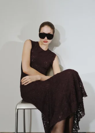 Asymmetrisches Spitzenkleid