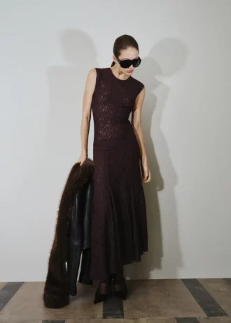 Asymmetrisches Spitzenkleid
