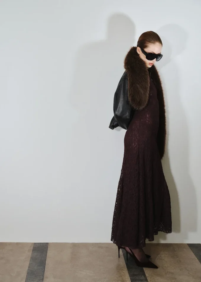 Asymmetrisches Spitzenkleid Asymmetrisches Spitzenkleid