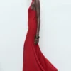 Asymmetrisches, tief ausgeschnittenes Kleid Asymmetrisches, tief ausgeschnittenes Kleid