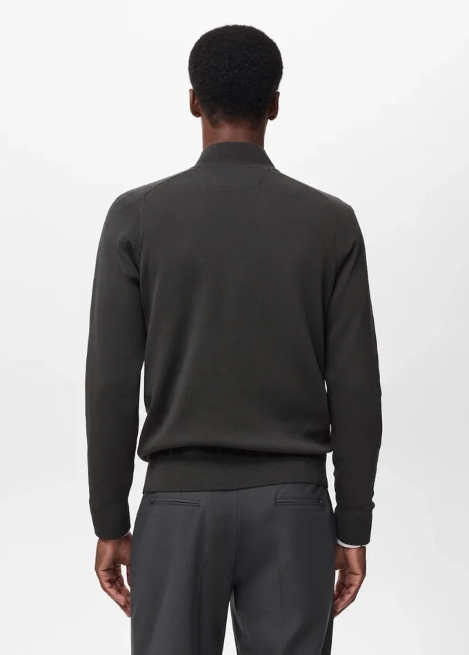 Atmungsaktiver Sweater mit Reißverschluss am Hals Atmungsaktiver Sweater mit Reißverschluss am Hals