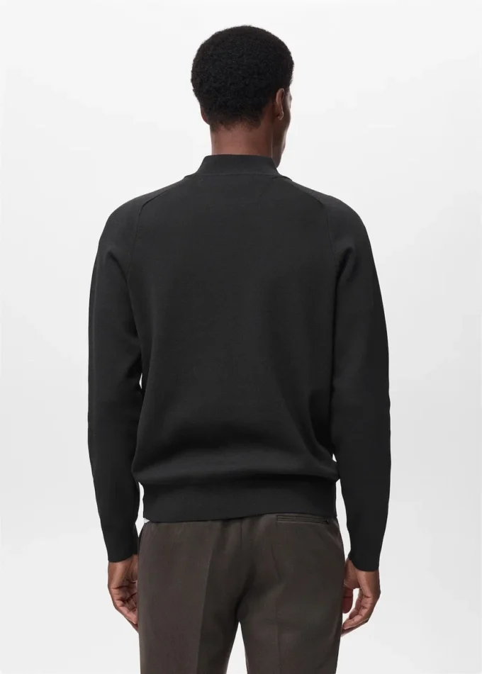 Atmungsaktiver Sweater mit Reißverschluss am Hals Atmungsaktiver Sweater mit Reißverschluss am Hals