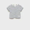 Aufgesetzte gestreifte T-Shirt Aufgesetzte gestreifte T-Shirt