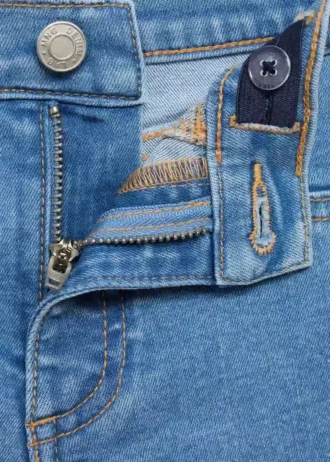 Ausgefranste Skinny-Jeans mit niedriger Leibhöhe