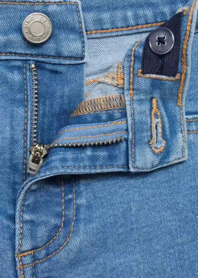 Ausgefranste Skinny-Jeans mit niedriger Leibhöhe