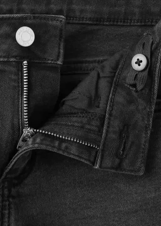 Ausgefranste Skinny-Jeans mit niedriger Leibhöhe