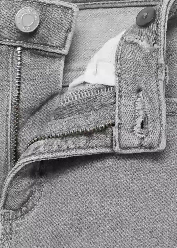 Ausgefranste Skinny-Jeans mit niedriger Leibhöhe
