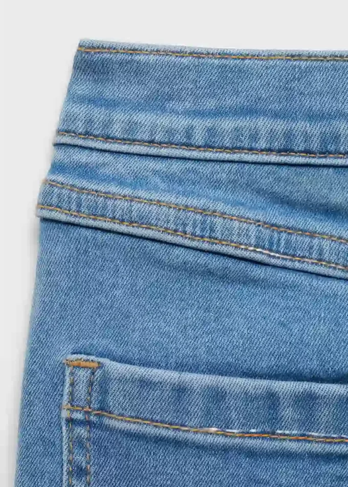 Ausgefranste Skinny-Jeans mit niedriger Leibhöhe