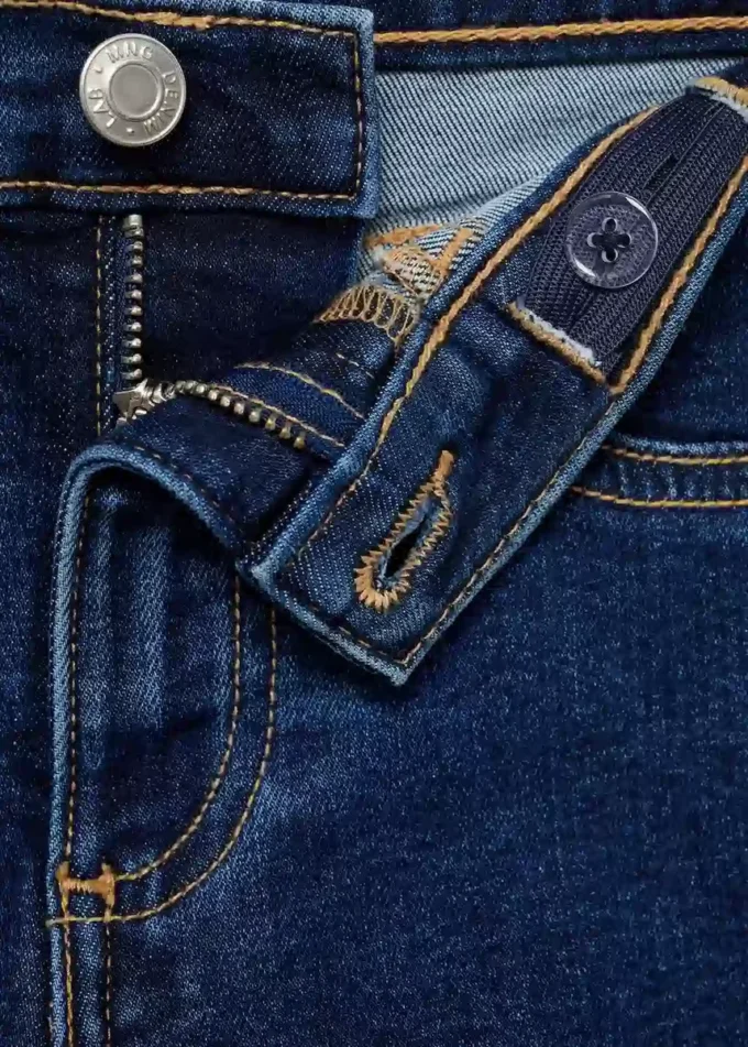 Ausgefranste Skinny-Jeans mit niedriger Leibhöhe