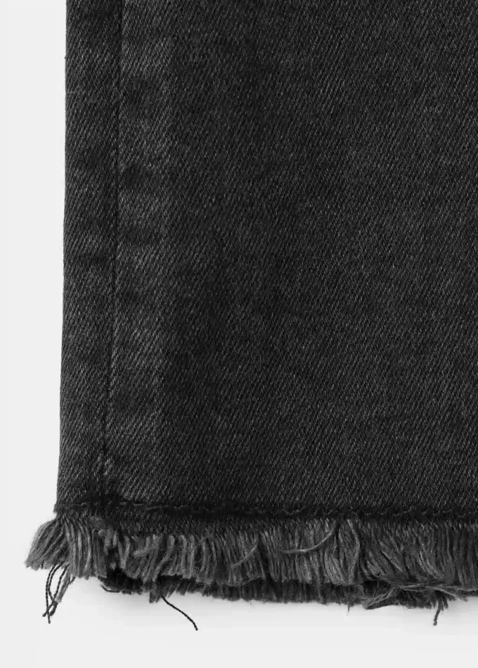 Ausgefranste Skinny-Jeans mit niedriger Leibhöhe