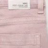Ausgestellte Jeans mit Nieten Ausgestellte Jeans mit Nieten