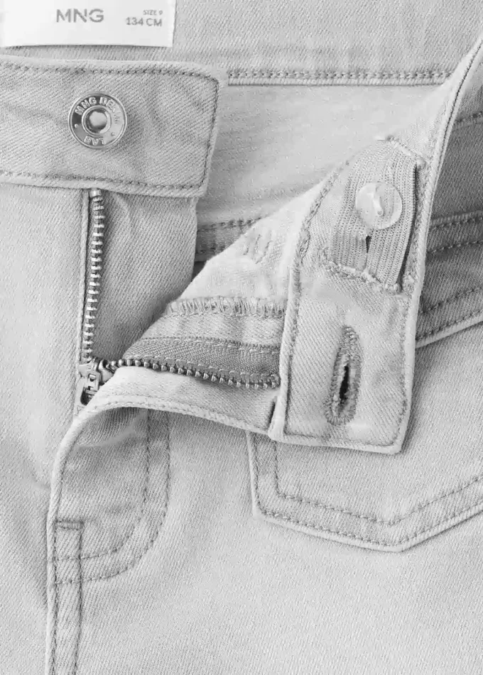 Ausgestellte Jeans mit Tasche Ausgestellte Jeans mit Tasche