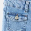 Ausgestellte Jeans mit Tasche Ausgestellte Jeans mit Tasche